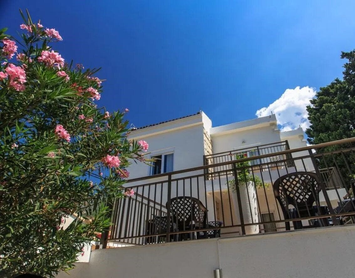 Готель Perla Sutomore 3*